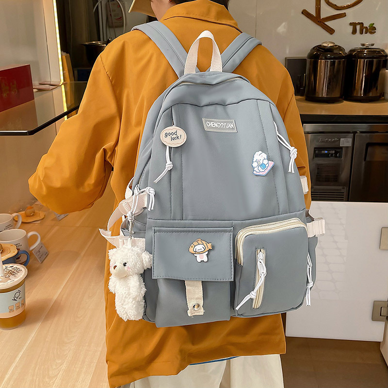 New high-appearance-level schoolbag for girls, Korean-style versatile backpack for junior and senior high school students, large-capacity casual backpack trend for girls full figure