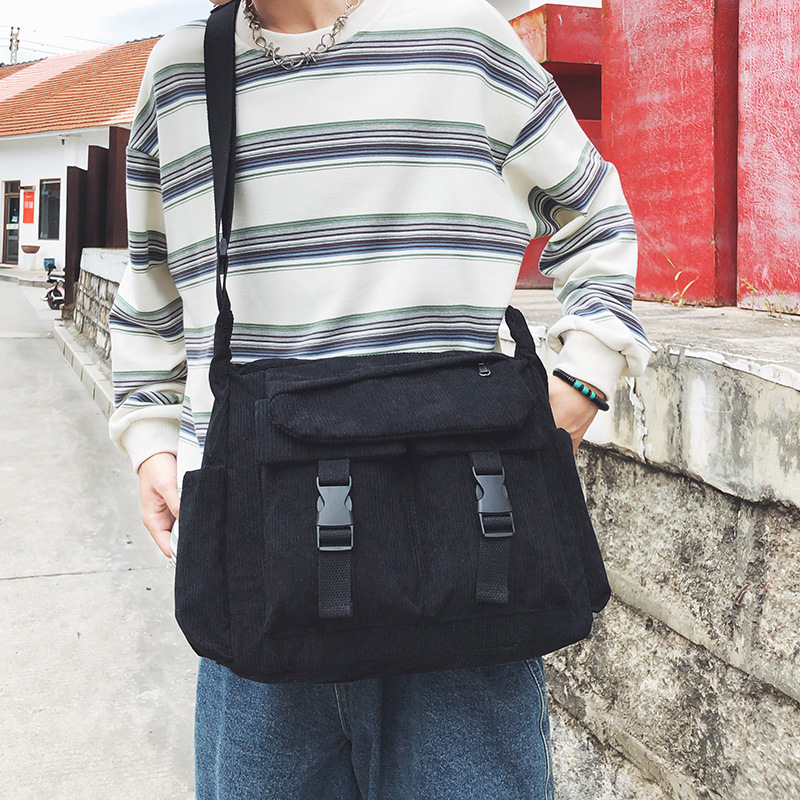 Autumn and winter Japanese-style Harajuku workwear crossbody bag with a unique design sense for women, commuter messenger bag, and versatile couple single-shoulder bag details Picture