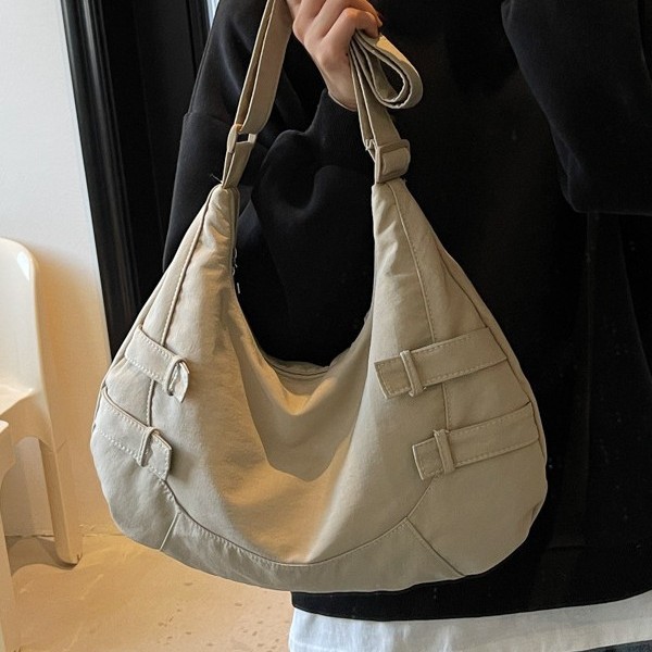 Designed student versatile single-shoulder bag, women's casual spliced crossbody bag, summer lightweight and large-capacity nylon fabric bag Application Scenario