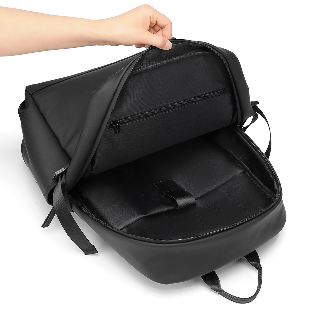 New simple and casual backpack for men, large-capacity computer backpack for work and commuting, and outdoor water-resistant travel bag Application Scenario