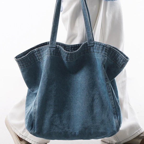 New autumn and winter fashion single-shoulder bags, large-capacity denim bags, student class bags, casual commuting trendy single-shoulder bags Application Scenario