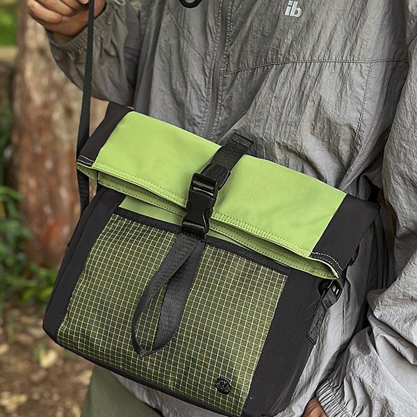 Casual and fashionable outdoor crossbody bag, couple travel bag, simple and eye-catching, versatile, large-capacity single-shoulder bag for both men and women Specification drawing