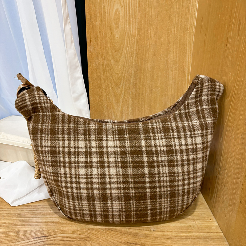 Autumn and winter checkered woolen dumpling bag, Japanese-style Instagram, simple and retro, Korean-style crossbody bag, casual girls' single-shoulder bag Specification drawing
