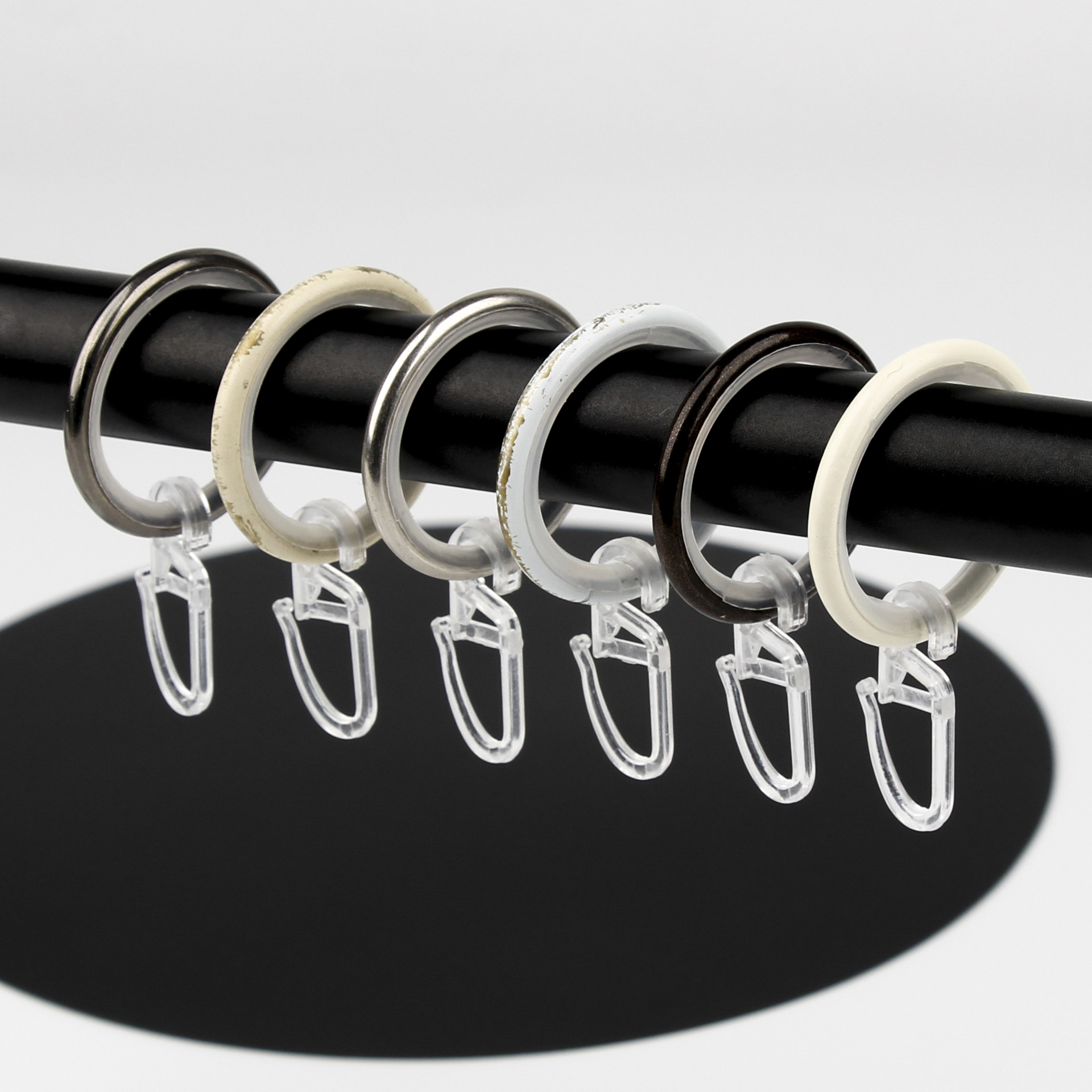 Factory direct supply of plastic silent rings, hoist coils, clamps, pin clips, hardware clips, curtain lifting rings, iron coils, hangers Item Picture