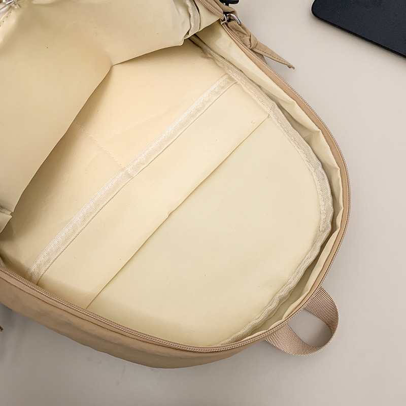 A large-capacity, simple and versatile backpack in the style of Muji from Japan and South Korea, a lightweight, solid-color Harajuku style backpack for high school students on campus Application Scenario