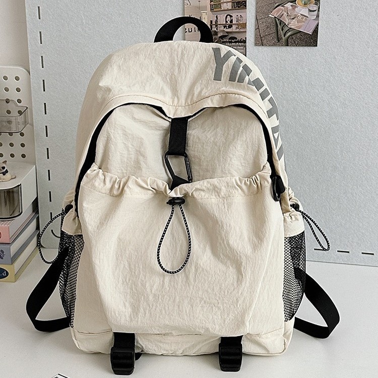 Fashionable new backpack, large-capacity student schoolbag, lightweight and versatile, outdoor sports bag for both men and women, casual bag Application Scenario