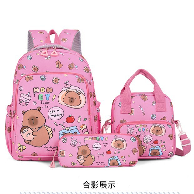 The new Capibara backpack for girls, featuring cute and cartoonish capybaras, is designed for primary school students and children in grades three to six Application Scenario