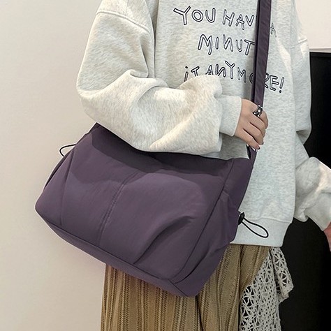 Solid color casual crossbody bag for foreign trade, commuting light and versatile fabric bag, large capacity simple single-shoulder bag, tote bag Application Scenario