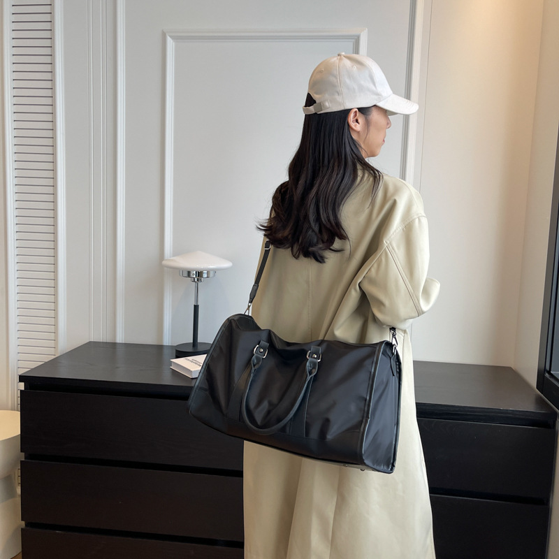 Short-distance travel bag, women's fashionable handbag, water-resistant solid color travel storage bag, boarding bag, large-capacity fitness bag details Picture