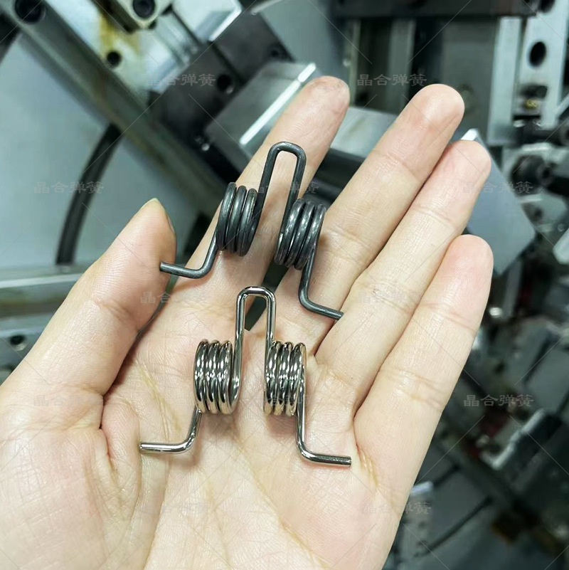 Double torsion springs with a high carbon steel wire diameter of 2.5, with dimensions of 2.5*16.5*38, are in stock and available for quick delivery of display torsion springs Specification drawing