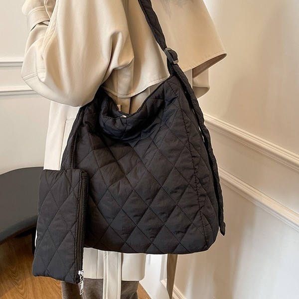 Autumn and winter new collection: Casual and versatile, large-capacity diamond-shaped soft surface crossbody single-shoulder bag, women's nylon fabric bag, cloud mother-and-child bag Specification drawing