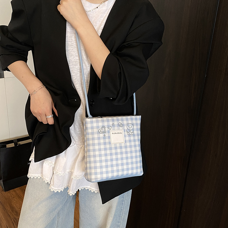 The 2025 new checkered simple print bear small square bag is a fashionable and versatile single-shoulder bag for women and a stylish commuter crossbody bag Application Scenario