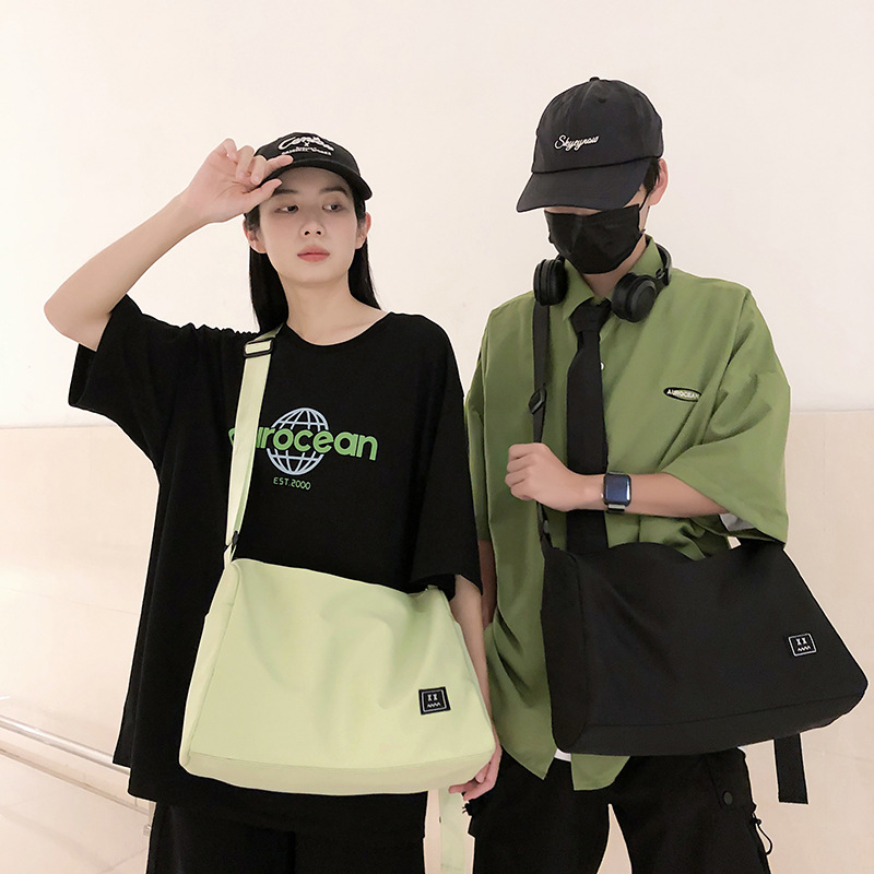 Fashionable and casual nylon fitness bag for women, 2023 new style sports storage bag, large-capacity single-shoulder crossbody bag Application Scenario