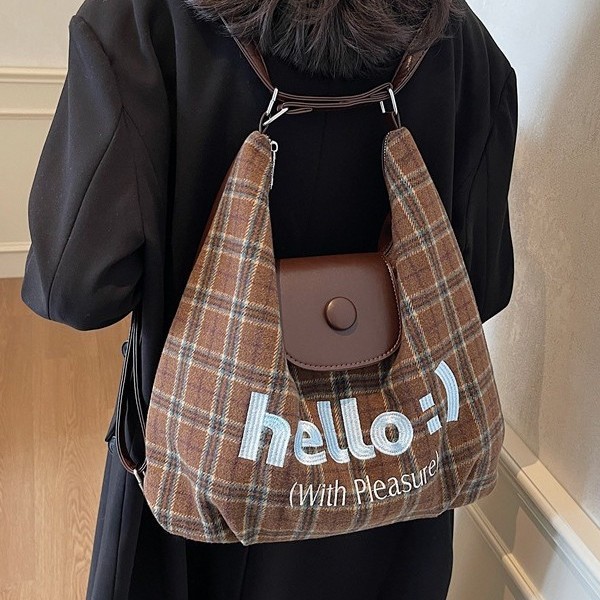Korean style French check pattern autumn and winter retro backpack, trendy and fashionable large-capacity single-shoulder bag Application Scenario