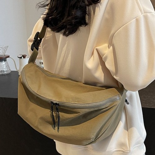 New cross-border women's chest bag for 2024 autumn/winter, single-shoulder crossbody bag, nylon street fashion storage bag, dumpling bag details Picture