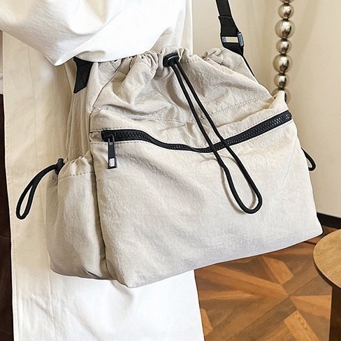 A new, stylish, large-capacity, soft, lightweight and versatile single-shoulder, underarm drawstring, pleated and crossbody women's bag details Picture