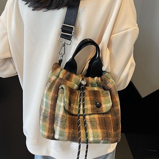 Cross-border striped checkered tote bag for women 2024 autumn/winter, woolen crossbody bag, casual drawstring single-shoulder bag, handbag full figure