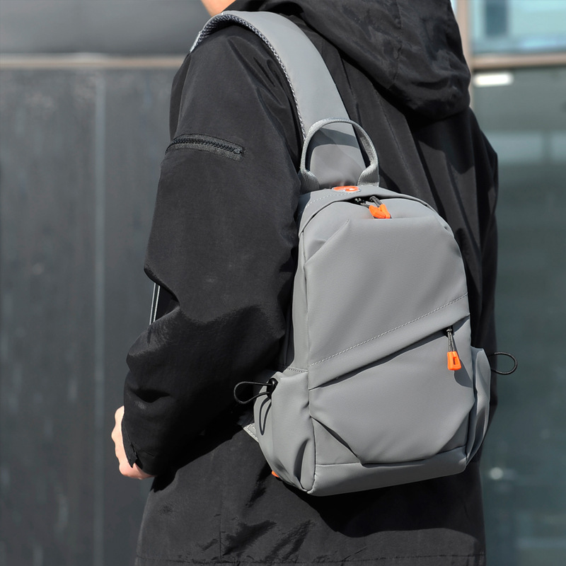 Men's crossbody bag with a high-end feel, large capacity chest bag, water-resistant outdoor sports crossbody bag, trendy Oxford fabric single-shoulder bag full figure