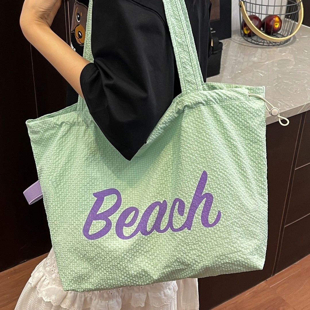 A new Japanese-style, niche, lightweight nylon, large-capacity flash tote bag with a drawstring Specification drawing