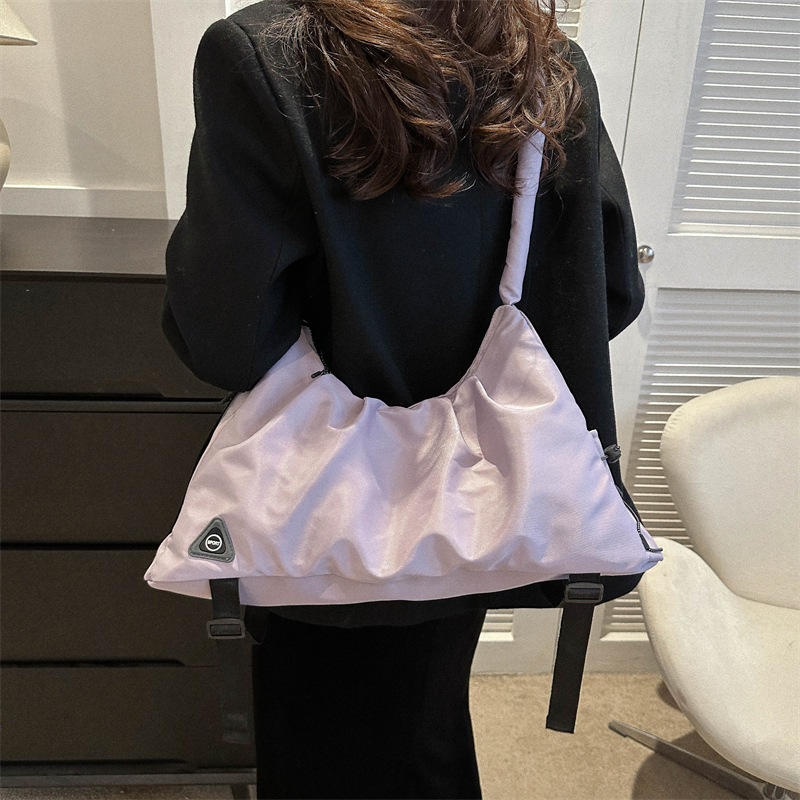Wholesale large-capacity fitness yoga bags, women's niche design pleated handbags, large-capacity casual single-shoulder crossbody bags details Picture