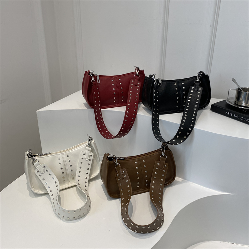 A casual lady's simple 2024 autumn retro fashion rivet simple broadband single-shoulder crossbody small square bag Application Scenario