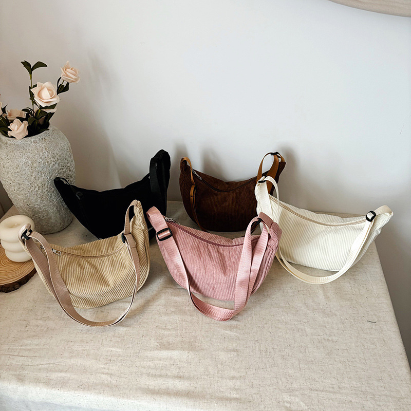 Cross-border corduroy Dumpling Bag 2024 New Style Versatile crossbody single-shoulder adjustable casual crossbody bag for women in autumn and winter Application Scenario