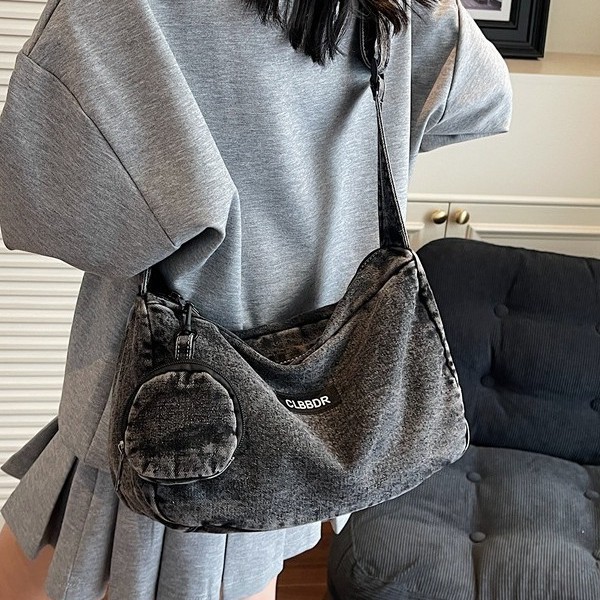 A stylish, portable and large-capacity 2025 new spring/summer fashion travel simple color-blocking casual single-shoulder bag for women Specification drawing