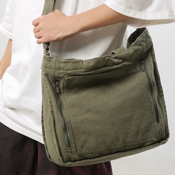 Male college student class backpack 2024 New style retro casual canvas bag, female large-capacity laid-back crossbody bag Application Scenario