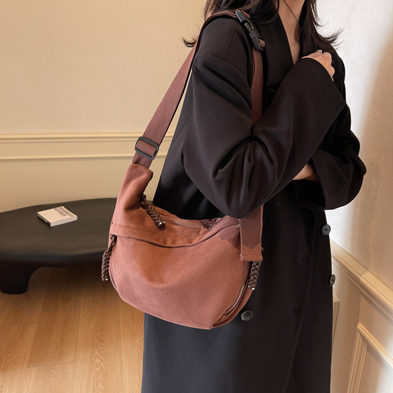 Autumn and winter retro texture dumpling bag crossbody bag for women with a high-end feel, large-capacity 2024 new casual and versatile single-shoulder bag details Picture