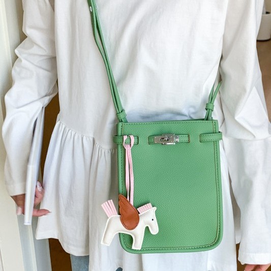 Retro and fashionable drawstring bucket bag for women, Spring 2025 new style, fresh and simple single-shoulder bag, trendy and casual women's bag full figure