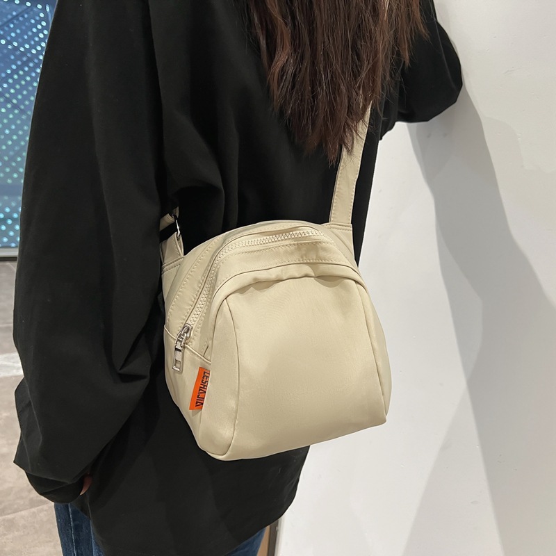 Retro small square bag, crossbody canvas bag, pure cotton washable cloth bag, commuter student class bag, simple cloth bag, single-shoulder bag Application Scenario
