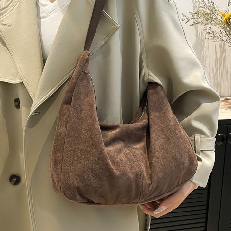 The 2024 new collection of popular women's autumn and winter bags, a large-capacity commuting single-shoulder bag and a matte crossbody bag for women Specification drawing