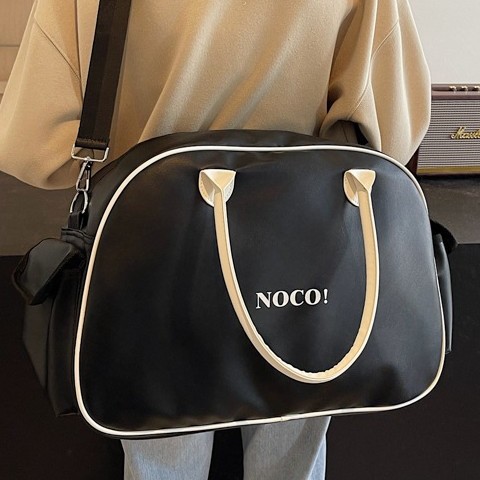 A large-capacity travel bag for the new autumn and winter of 2024, a fashionable and casual single-shoulder bag, a Korean-style, trendy and versatile commuter bag for women Application Scenario