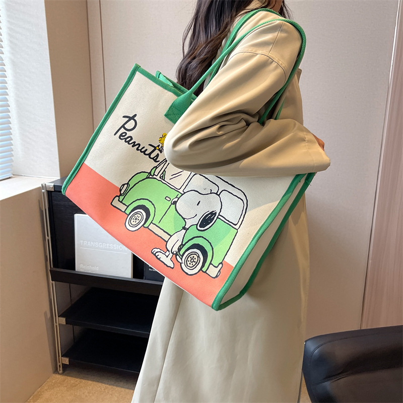 New cartoon-printed canvas large-capacity tote bag for girls, ins hand-carry bag for commuting, shopping and going out Application Scenario