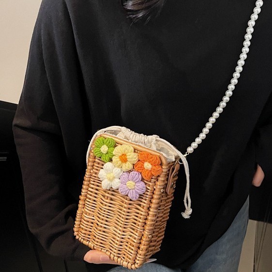 Spring and summer new style wool, flower and rattan woven, drawstring bucket, straw woven bag, sweet and fresh, simple and clean handbag, single-shoulder bag full figure