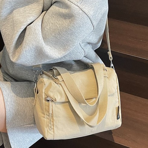 Spring/Summer 2025 new universal women's crossbody bag, sewn Oxford fabric commuter handbag, tote bag, single-shoulder bag Application Scenario