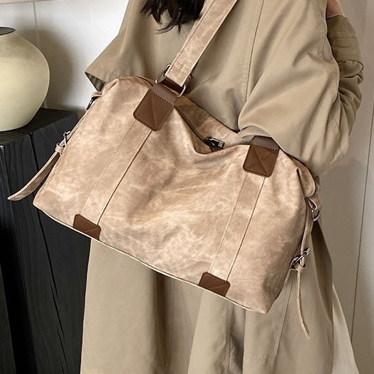 Cool and trendy handbag for women, 2024 new Korean-style casual tote bag, large-capacity crossbody bag, luggage bag Application Scenario