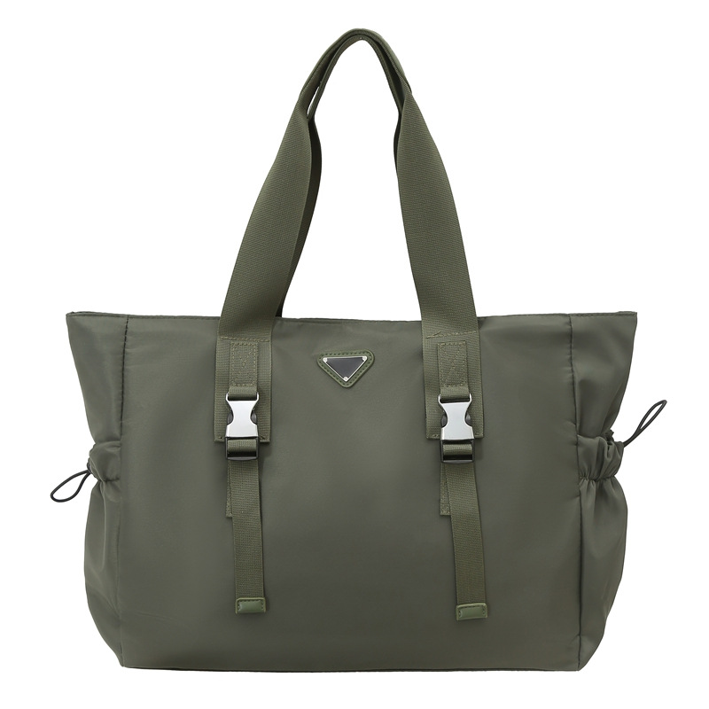 Fashionable outdoor sports fitness yoga bag, large-capacity hand-held short-distance storage bag, trendy lightweight nylon handbag Item Picture