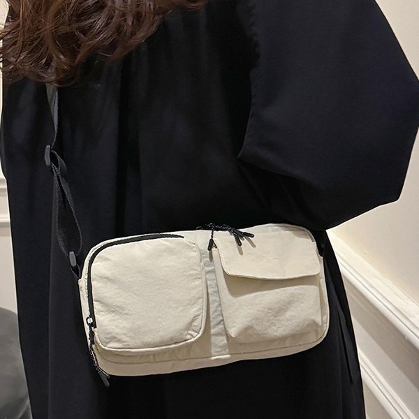 Fashionable and casual multi-pocket crossbody bag, single-shoulder postman bag, camera bag, underarm bag, unisex crossbody bag Application Scenario