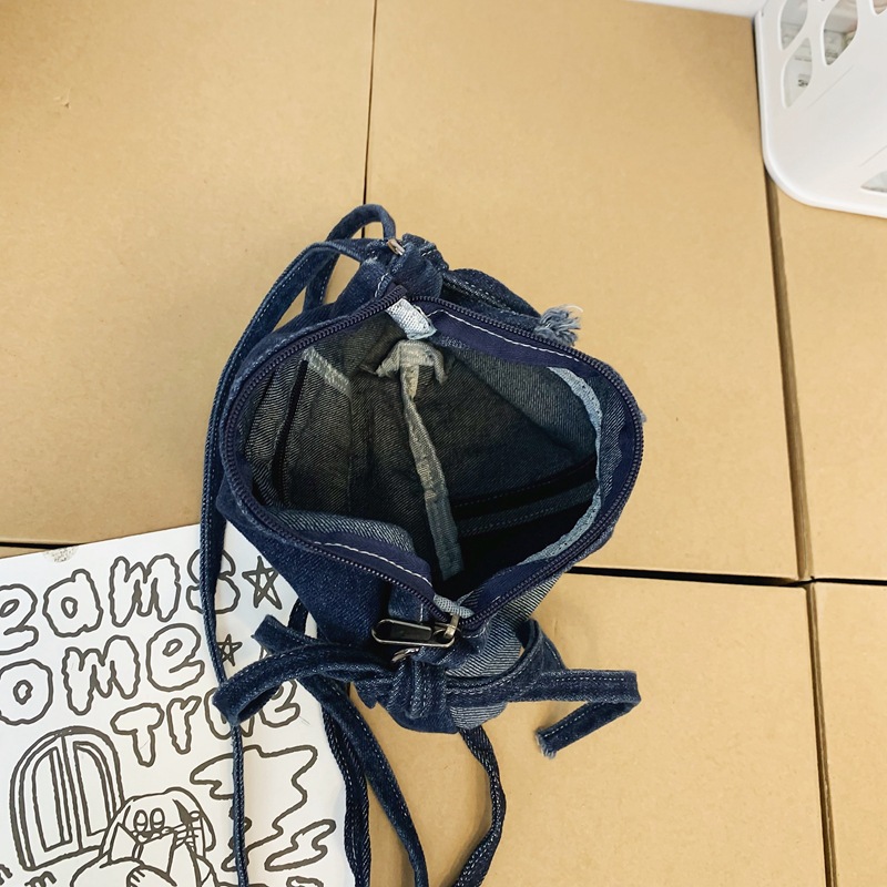Washed denim canvas bag, women's ins single-shoulder bag, casual phone bag, mini bag, Korean version color-blocked crossbody bag Application Scenario