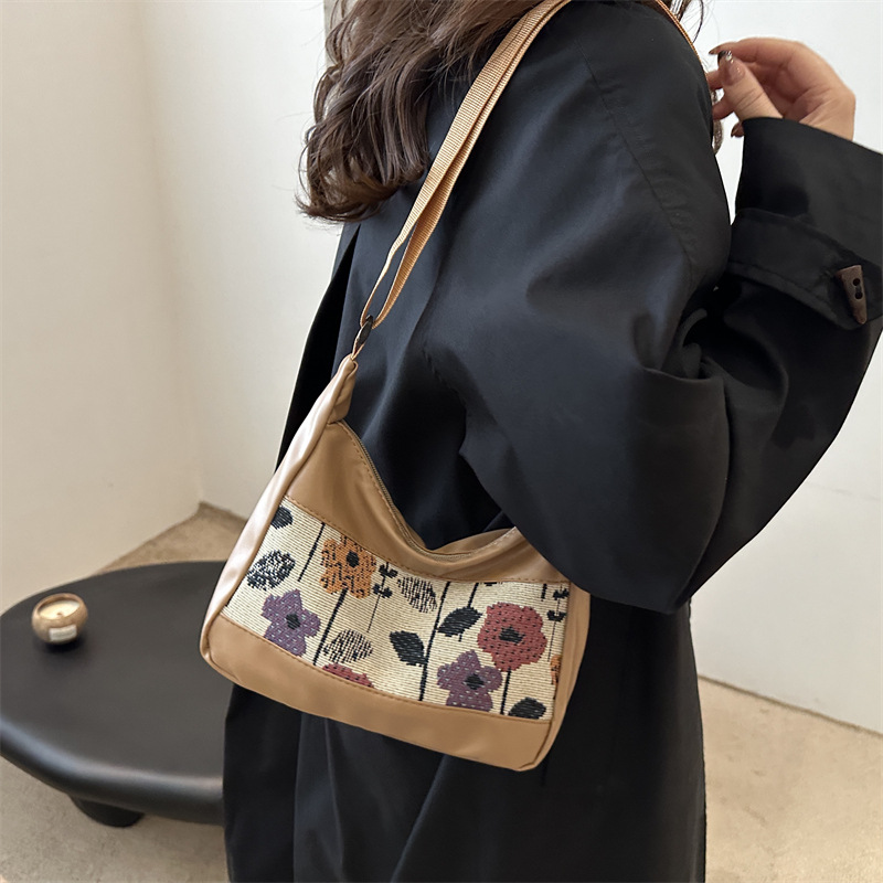 This year, the popular fashion tote bag for women is the 2024 new large-capacity Korean-style Instagram versatile commuting single-shoulder bag Specification drawing
