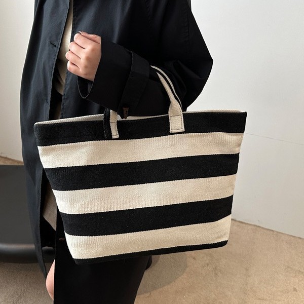 Casual and fashionable Korean striped shopping bag, creative and fashionable women's handbag, lightweight and simple student canvas handbag full figure