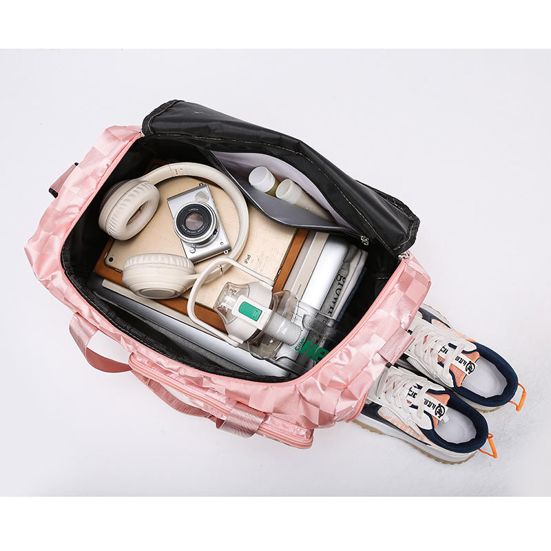 New cross-border large-capacity lightweight swimming and fitness bag, dry and wet separation storage bag, independent shoe pocket, single-shoulder handbag Application Scenario