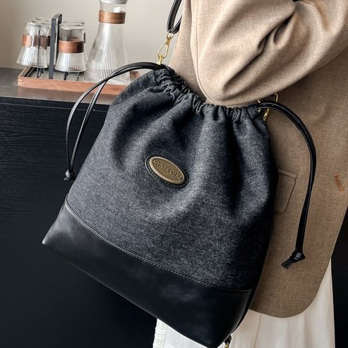 Casual commuting large-capacity bag 2024 new model women's backpack, multi-purpose single-shoulder crossbody bag, drawstring bucket bag details Picture