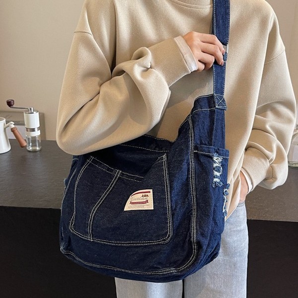 A versatile new single-shoulder bag with large capacity, a denim autumn and winter lightweight, retro and fashionable school-style crossbody bag details Picture