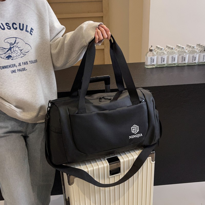 Wholesale of large-capacity short-distance travel bags with dry and wet separation, lightweight hand-held luggage bags, and sports and fitness clothing storage bags full figure