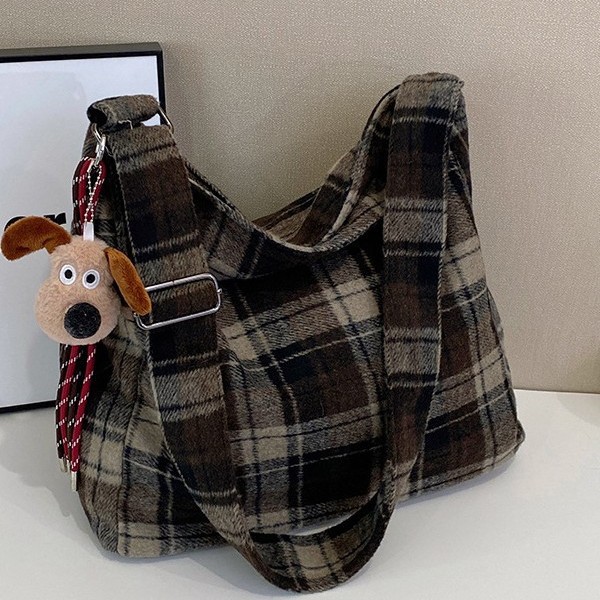 The new large-capacity tote bag is a versatile and simple checkered pattern autumn and winter laid-back style single-shoulder bag, a retro and casual bag Specification drawing