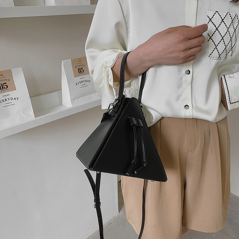 A trendy women's handbag with a unique design and a retro European and American style in 2022, featuring an ins single-shoulder crossbody bag details Picture