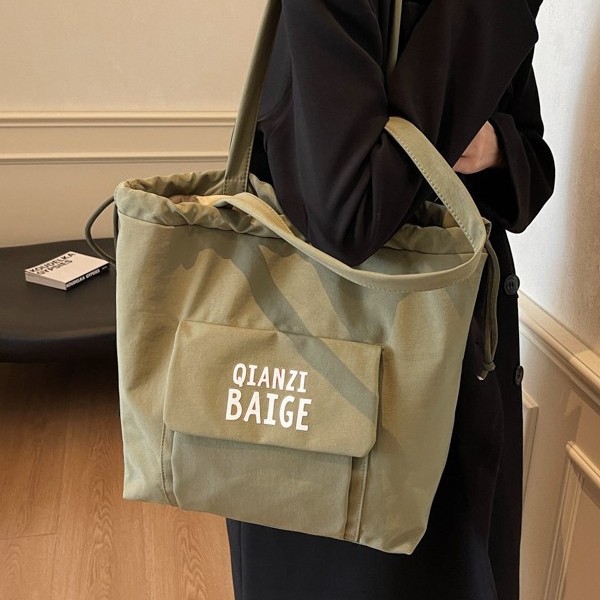 New women's 2024 large-capacity single-shoulder bag, a trendy brand fashion drawstring pocket, solid color casual shopping bag details Picture