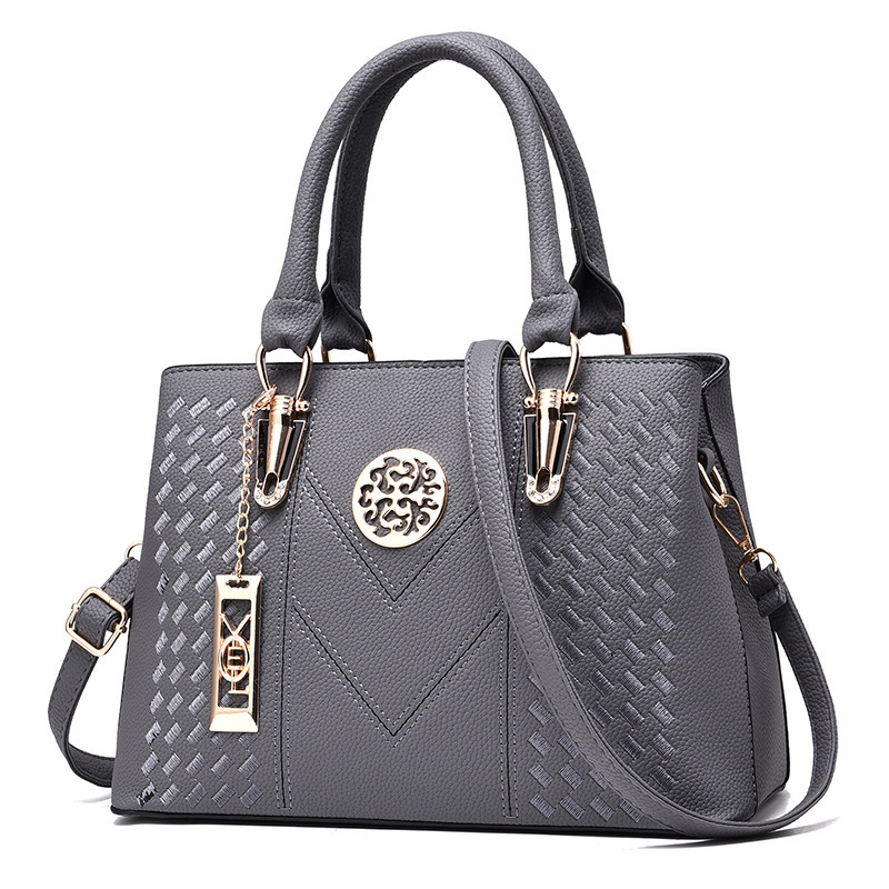 Cross-border women's handbag 2022 New Style Fashionable and trendy embroidered women's handbag, large-capacity single-shoulder crossbody bag for export Specification drawing